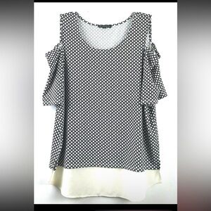 New ADRIANA PAPELL geometric print white black cold shoulder knit top size S